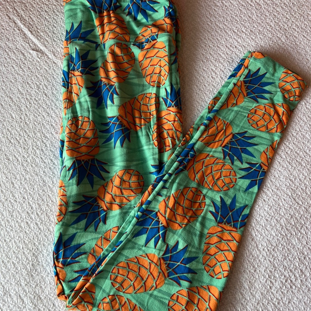 LuLaRoe Tall & Curvy Pineapple Leggings